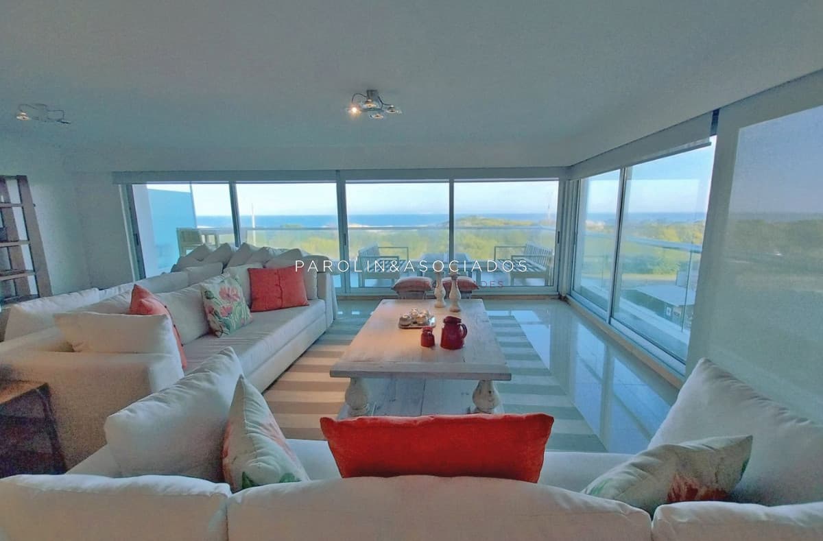 Apartamento en venta de 3 dormitorios + dependencia en edificio Silente, Punta del Este