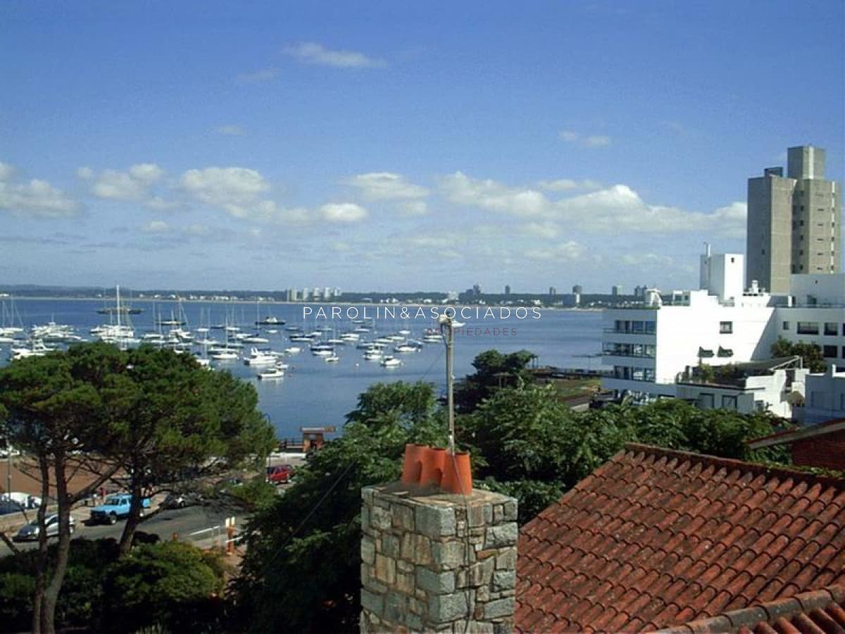 Apartamento en venta de 3 dormitorios en edificio Fontaine, Punta del Este.