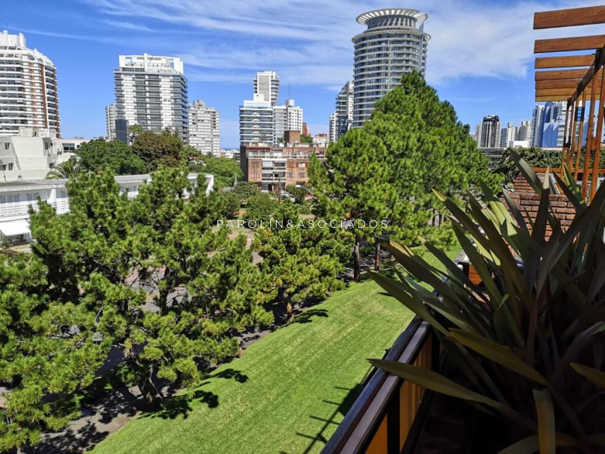 Apartamento de un dormitorio en venta con gran terraza en Punta del Este.