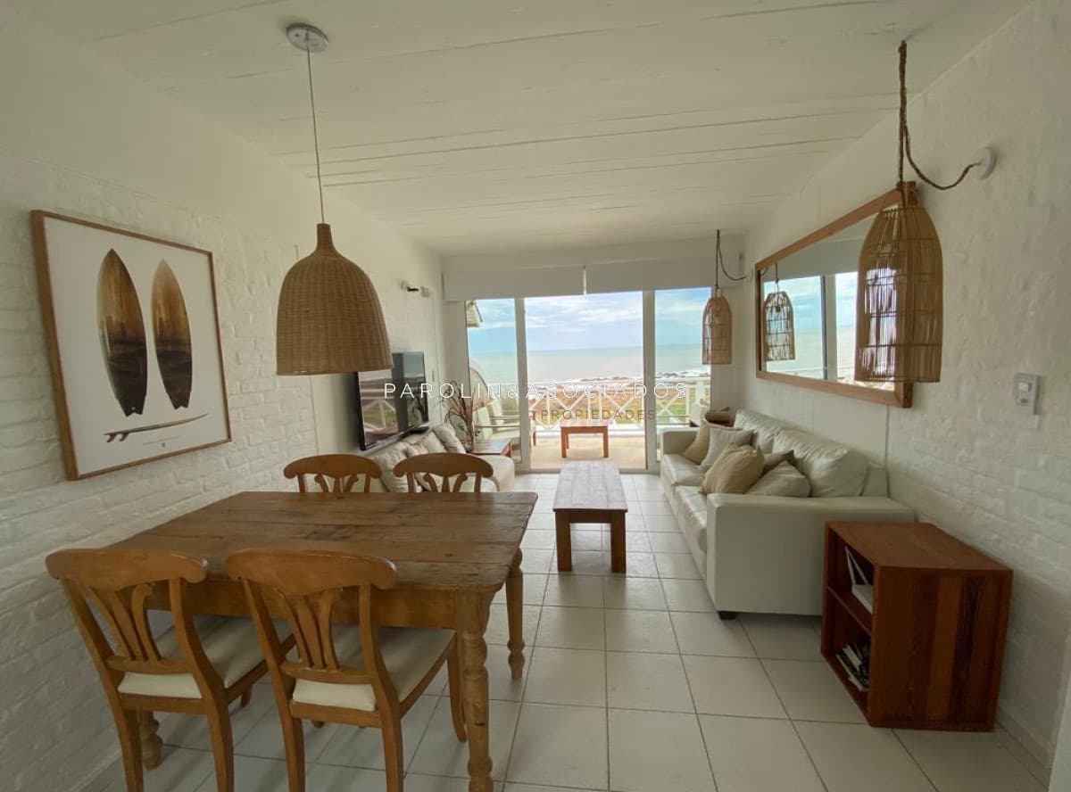 Apartamento en venta de 2 dormitorios en edificio Punta Montoya.