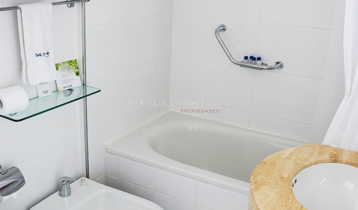 Apartamento en venta de 2 dormitorios en Punta del Este.