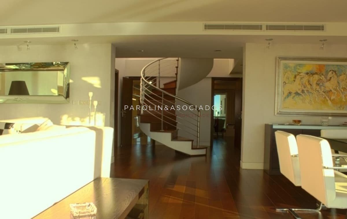 Penthouse de 4 dormitorios en venta en edificio Quay, Punta del Este.