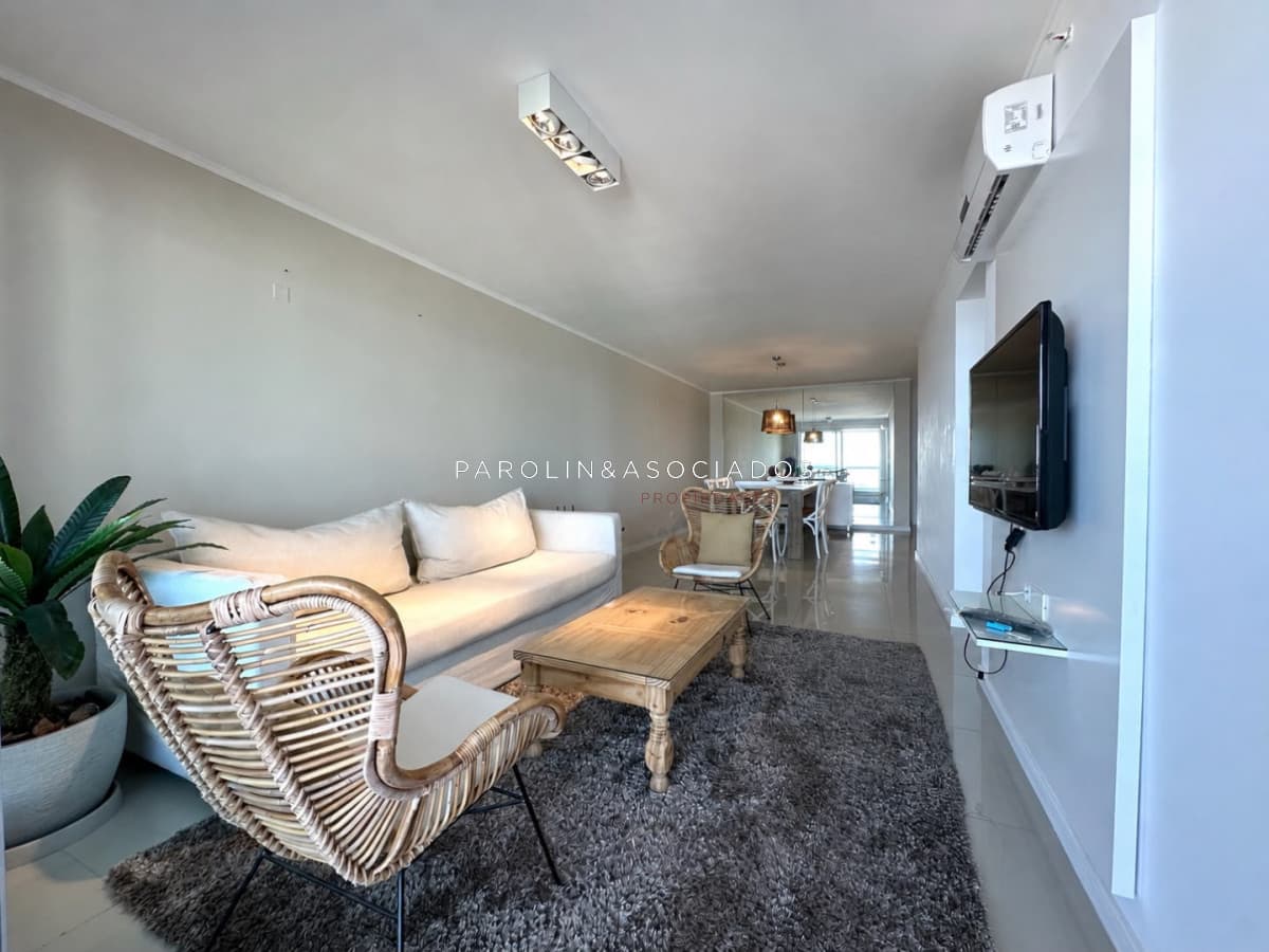 Departamento en Venta de 3 Dormitorios en edificio Wind Tower, Playa Brava Punta del Este