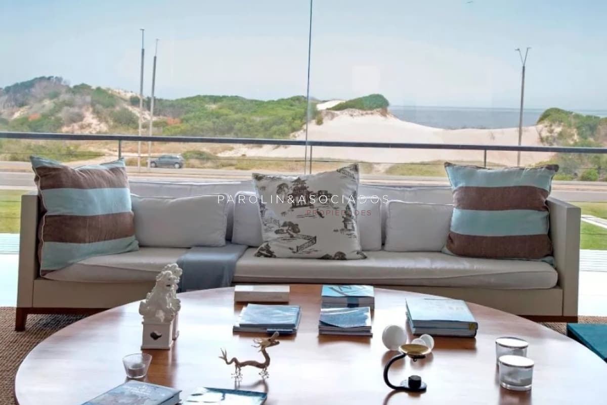 Apartamento en venta de 5 dormitorios en Grey Stone, Punta del Este.