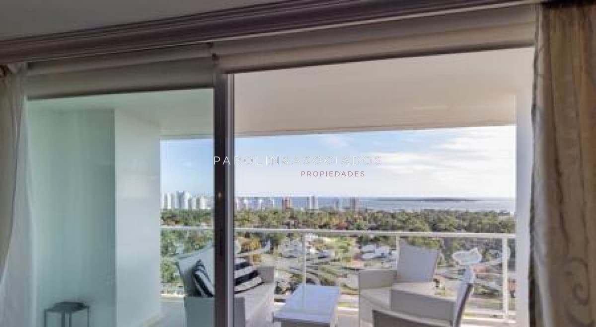 Hermoso apartamento en venta en piso alto en torre Yoo, Punta del Este.