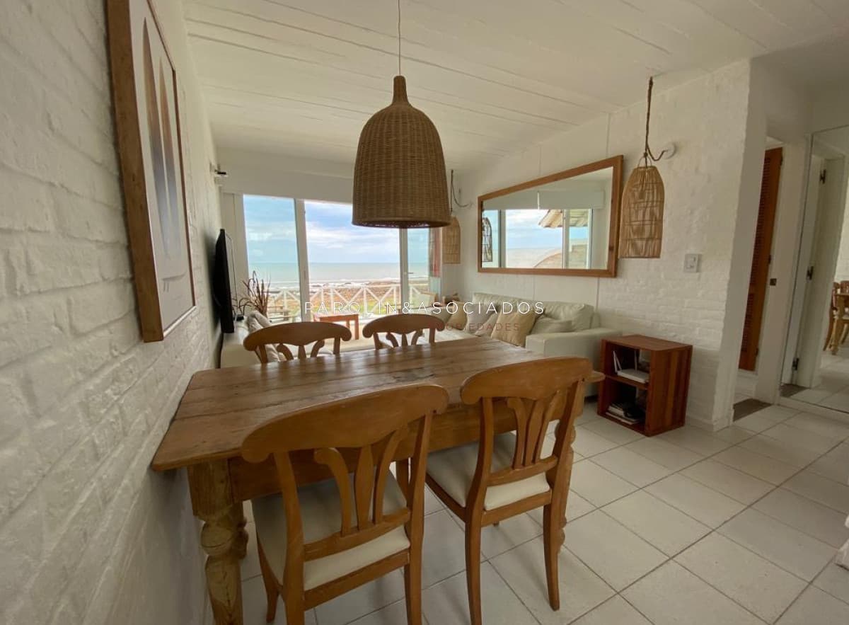 Apartamento en venta de 2 dormitorios en edificio Punta Montoya.