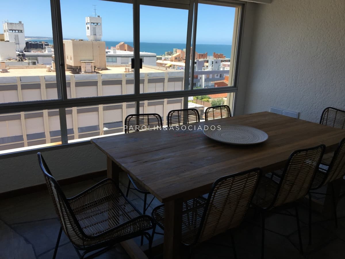Apartamento en venta de 3 dormitorios en Península de Punta del Este.