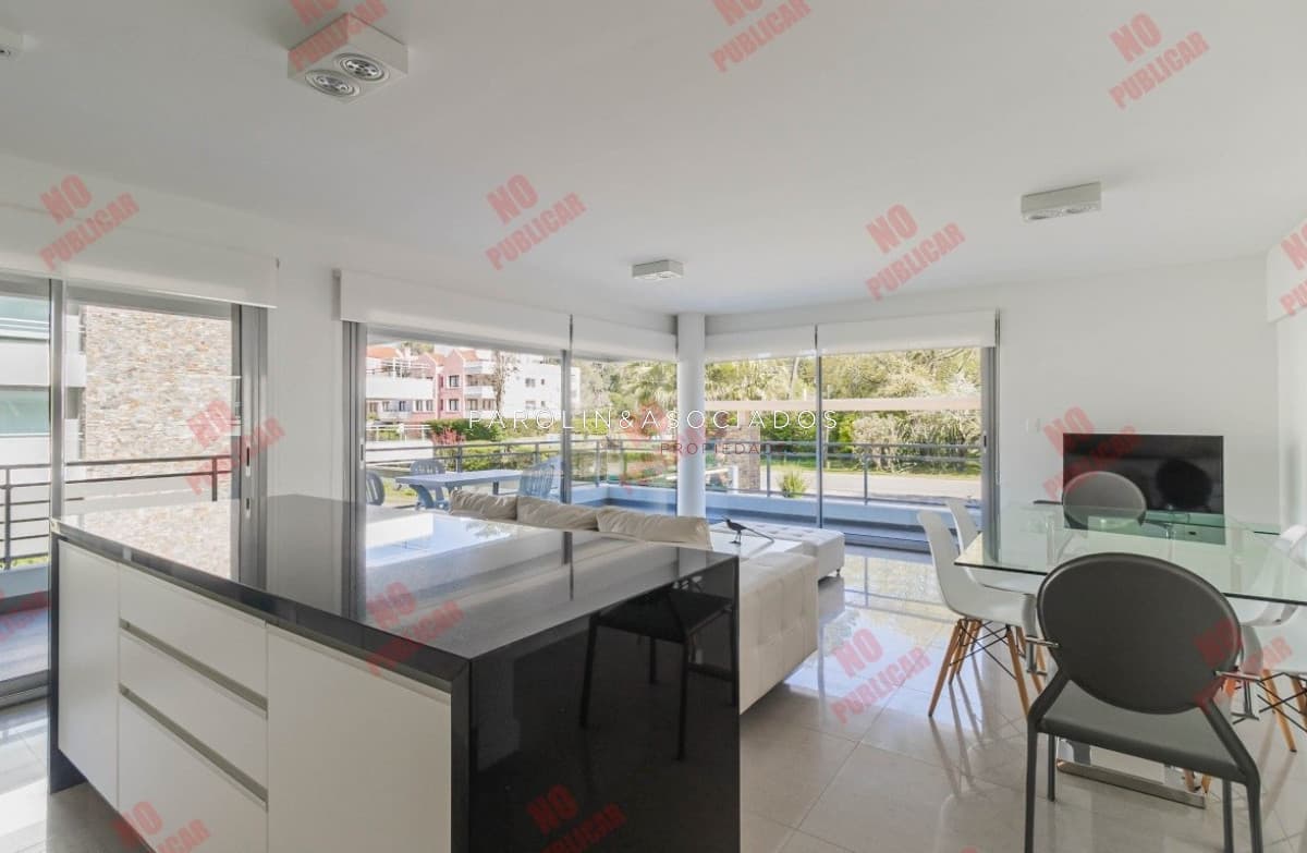 Apartamento en venta de 2 dormitorios en Rincón del Indio, Punta del Este.
