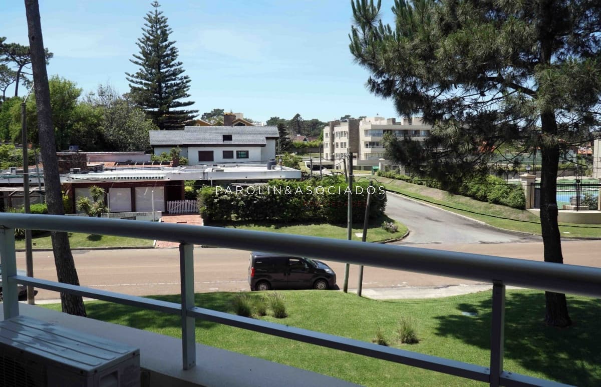 Apartamento de 3 dormitorios en venta en la Mansa, Punta del Este.
