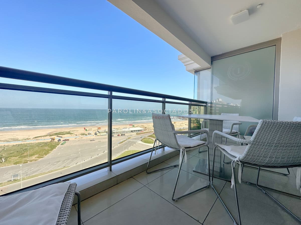 Apartamento en venta de 3 dormitorios en torre Imperiale, Punta del Este.