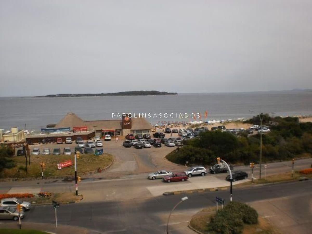 Apartamento de 3 dormitorios en Coral Tower, Mansa, Punta del Este.