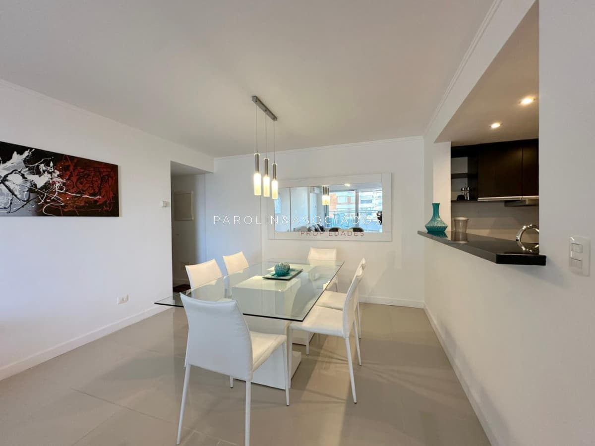 Departamento en Venta de 3 Dormitorios en Edificio Forest tower II, Punta del Este