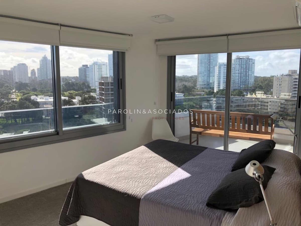 Apartamento en venta 2 dormitorios en Torre Esmeralda, Punta del Este.