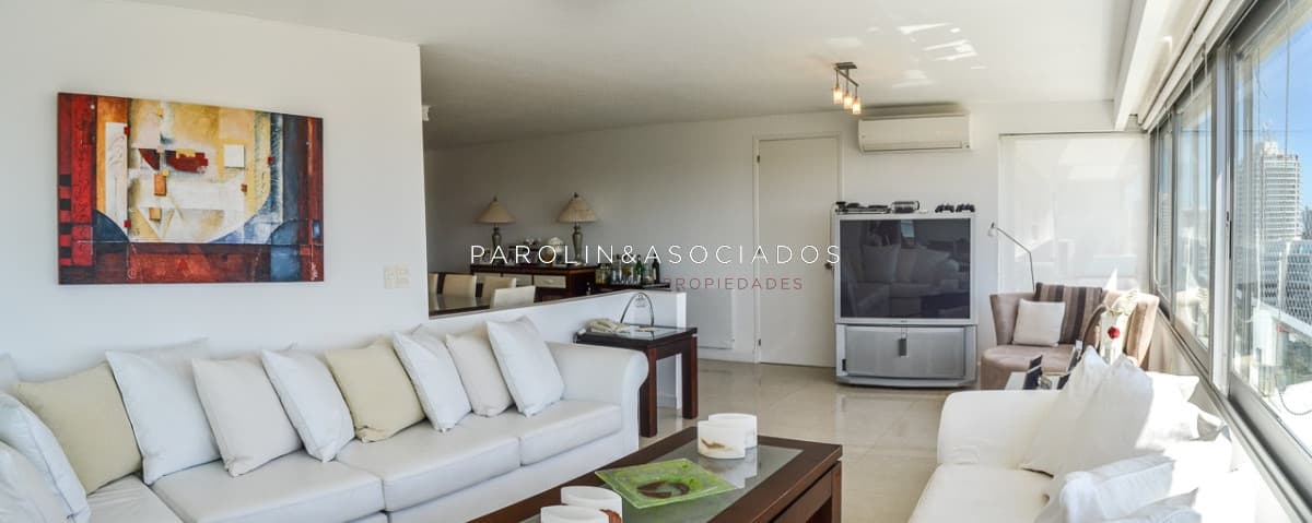 Apartamento env enta de 3 dormitorios en Tiburón I, Punta del Este.