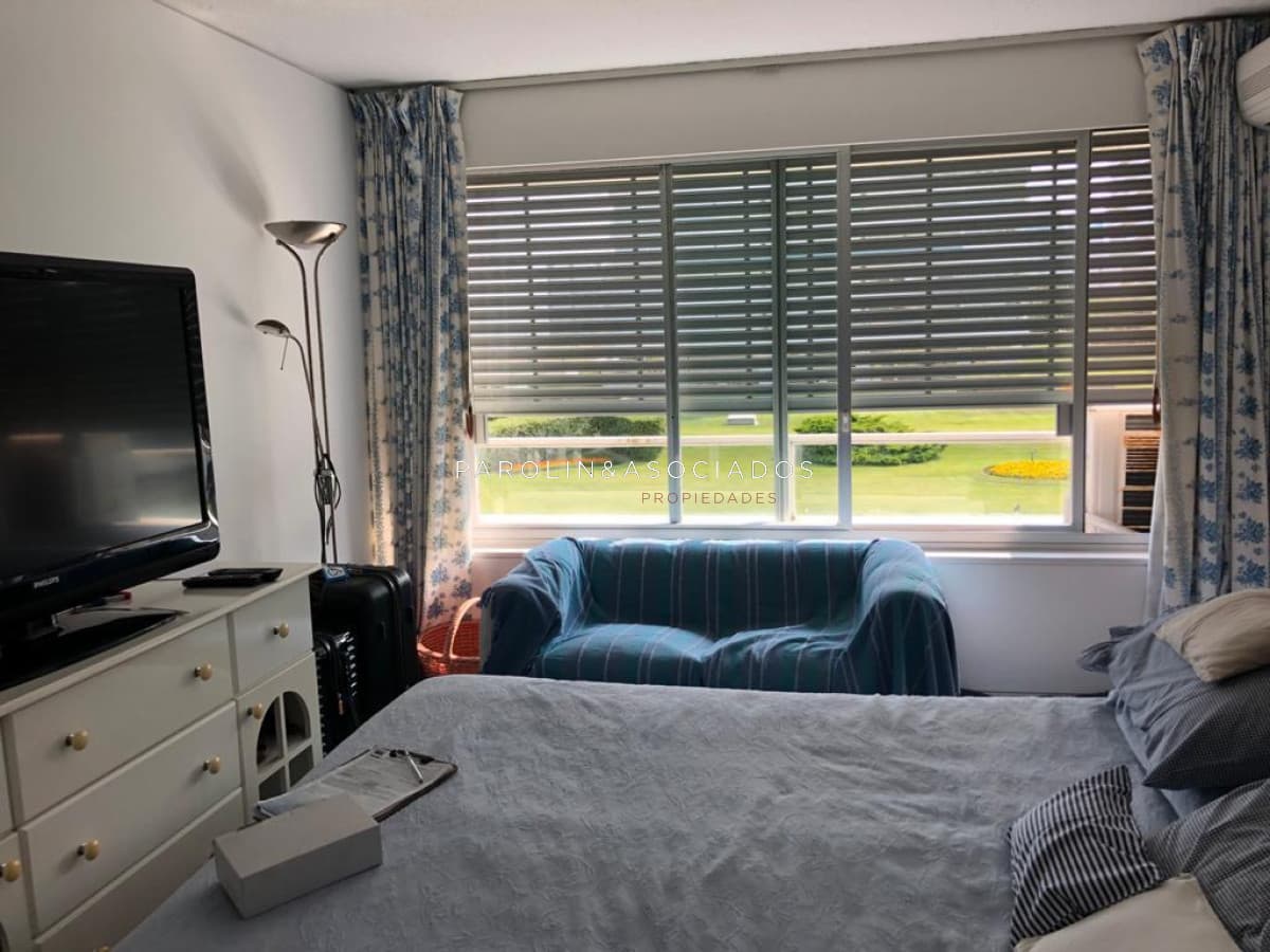 Apartamento en venta de 3 dormitorios en Torre Tiburón, Punta del Este.