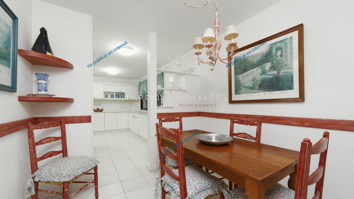 Apartamento en venta de 4 dormitorios en edificio Amarras del Este, Punta del Este.
