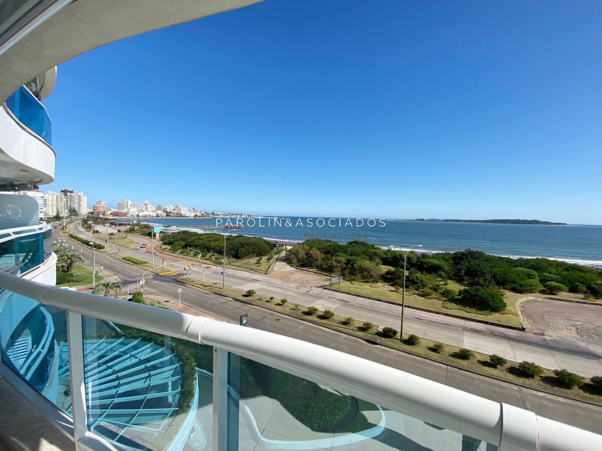 Apartamento en venta de 3 dormitorios en Millenium Tower, Punta del Este.