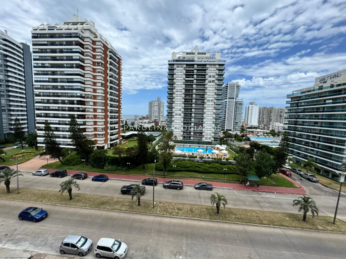 Departamento en Venta de 2 dormitorios en Torres del Este, Punta del Este