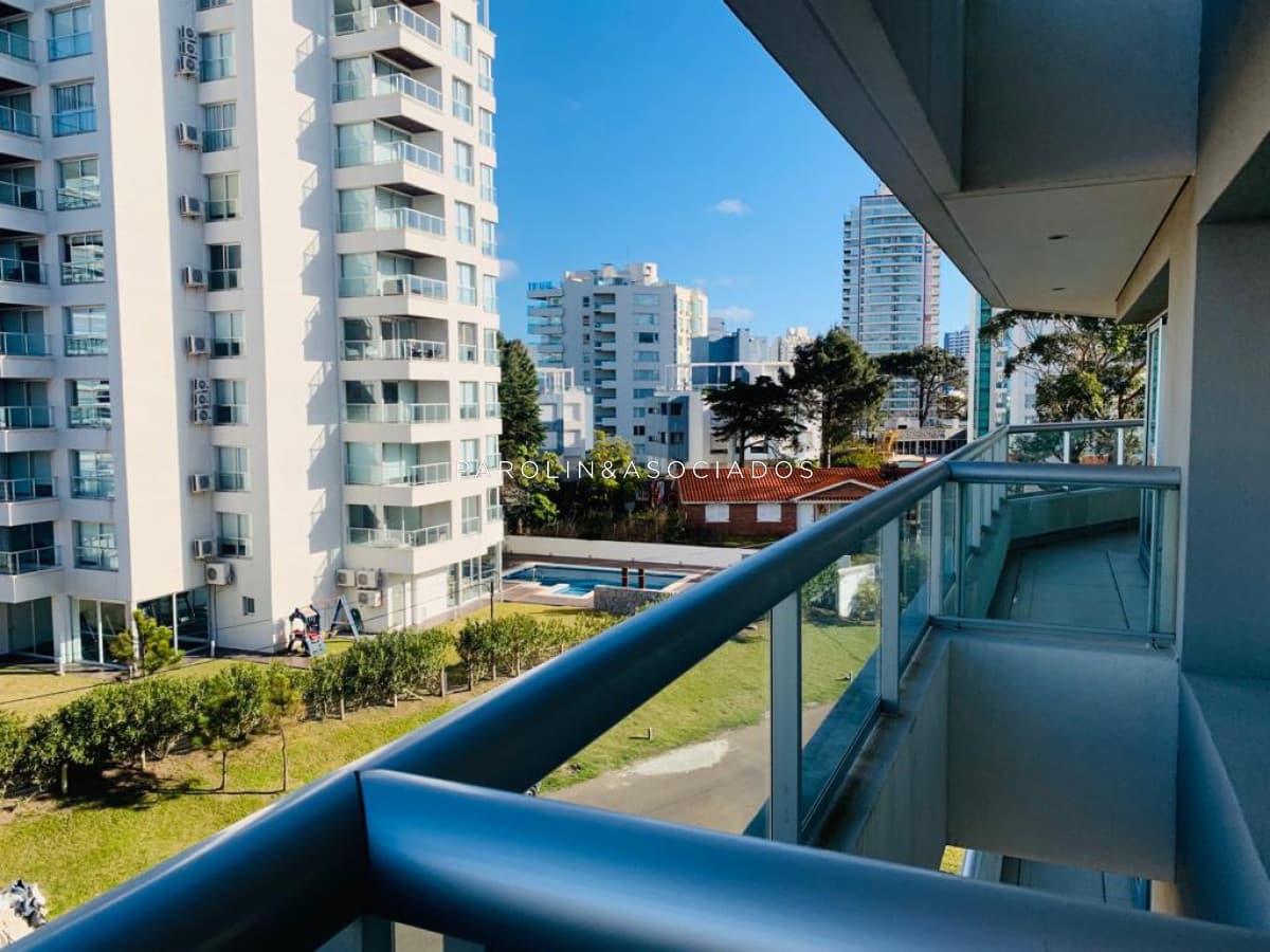 Apartamento en venta de 3 dormitorios en Brava Biarritz, Punta del Este.