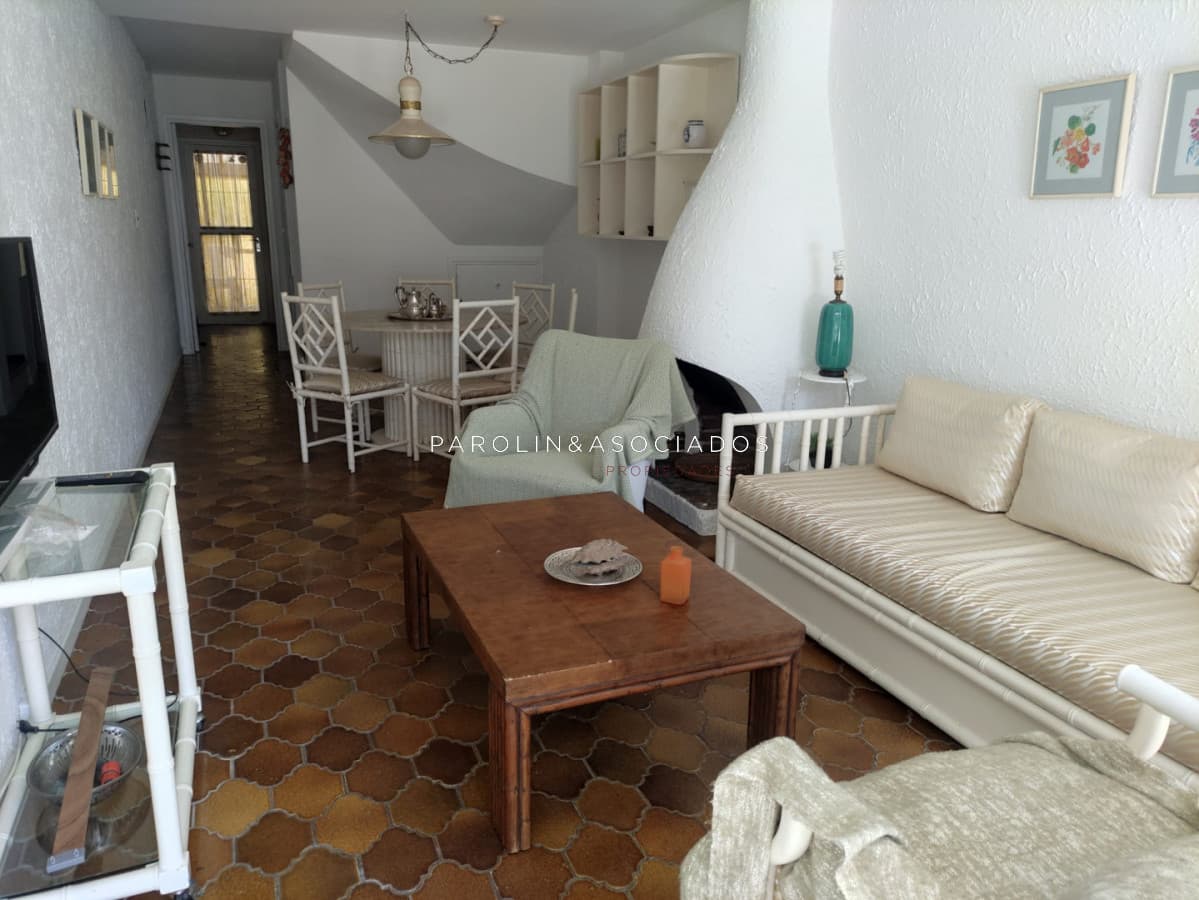 Duplex de 2 Dormitorios en Venta en Playa Mansa, Punta del Este