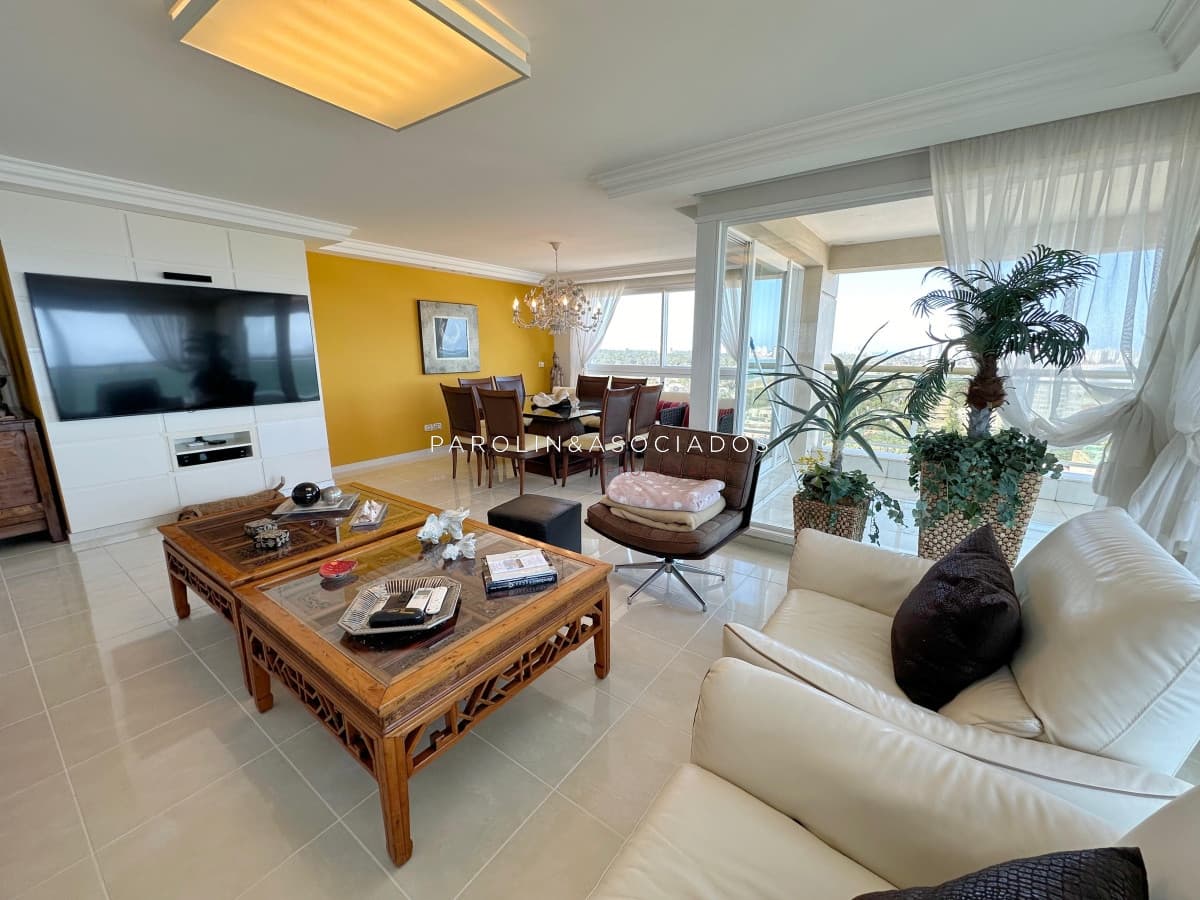 Apartamento en venta en Le Jardin de 3 dormitorios en suite en Mansa, Punta del Este.