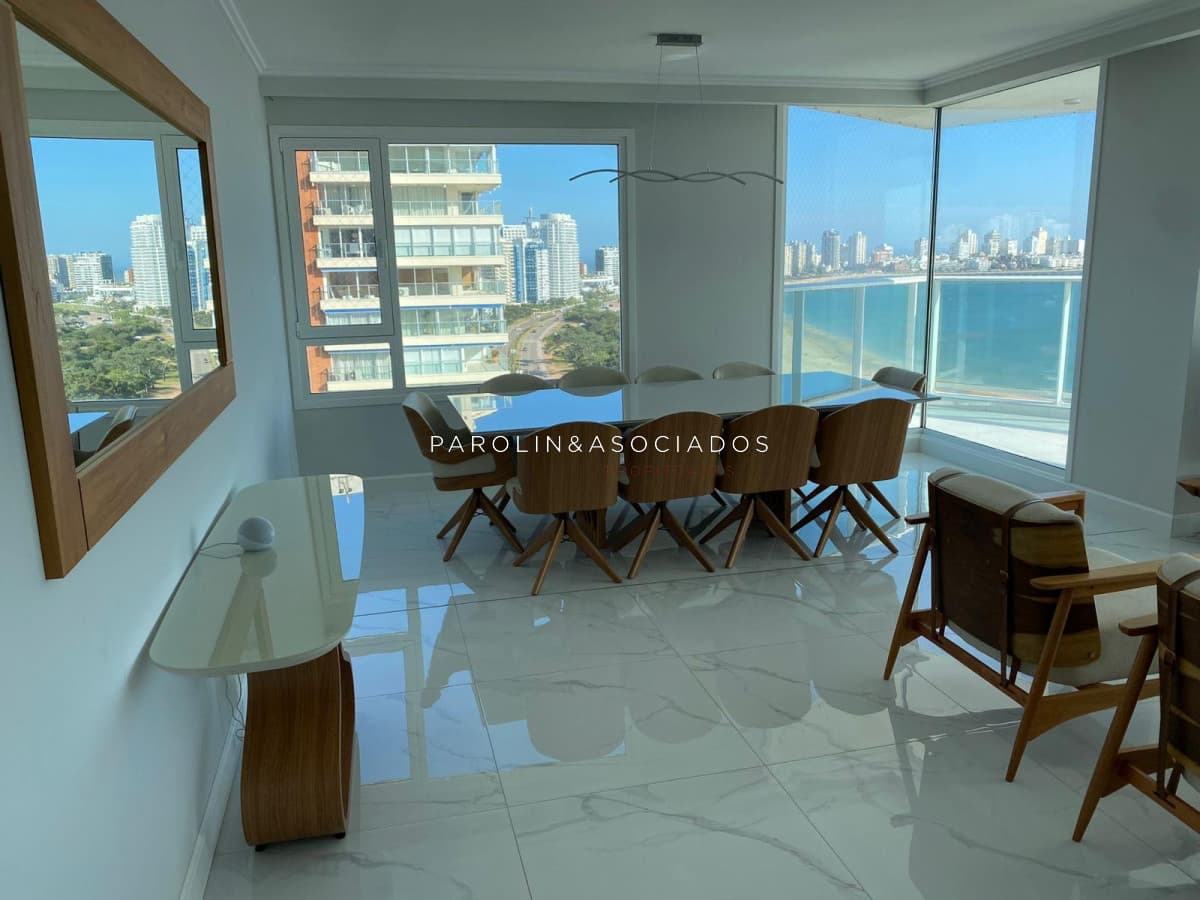 Paramount De 4 Dormitorios En Suites en Venta, Punta del Este