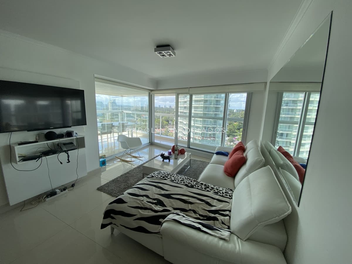 Apartamento en venta de 2 dormitorios en Miami Boulevard, Punta del Este.