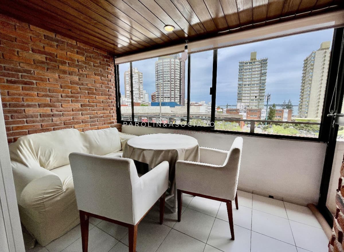 Departamento en Venta de 2 dormitorios en Playa Brava, Punta del Este