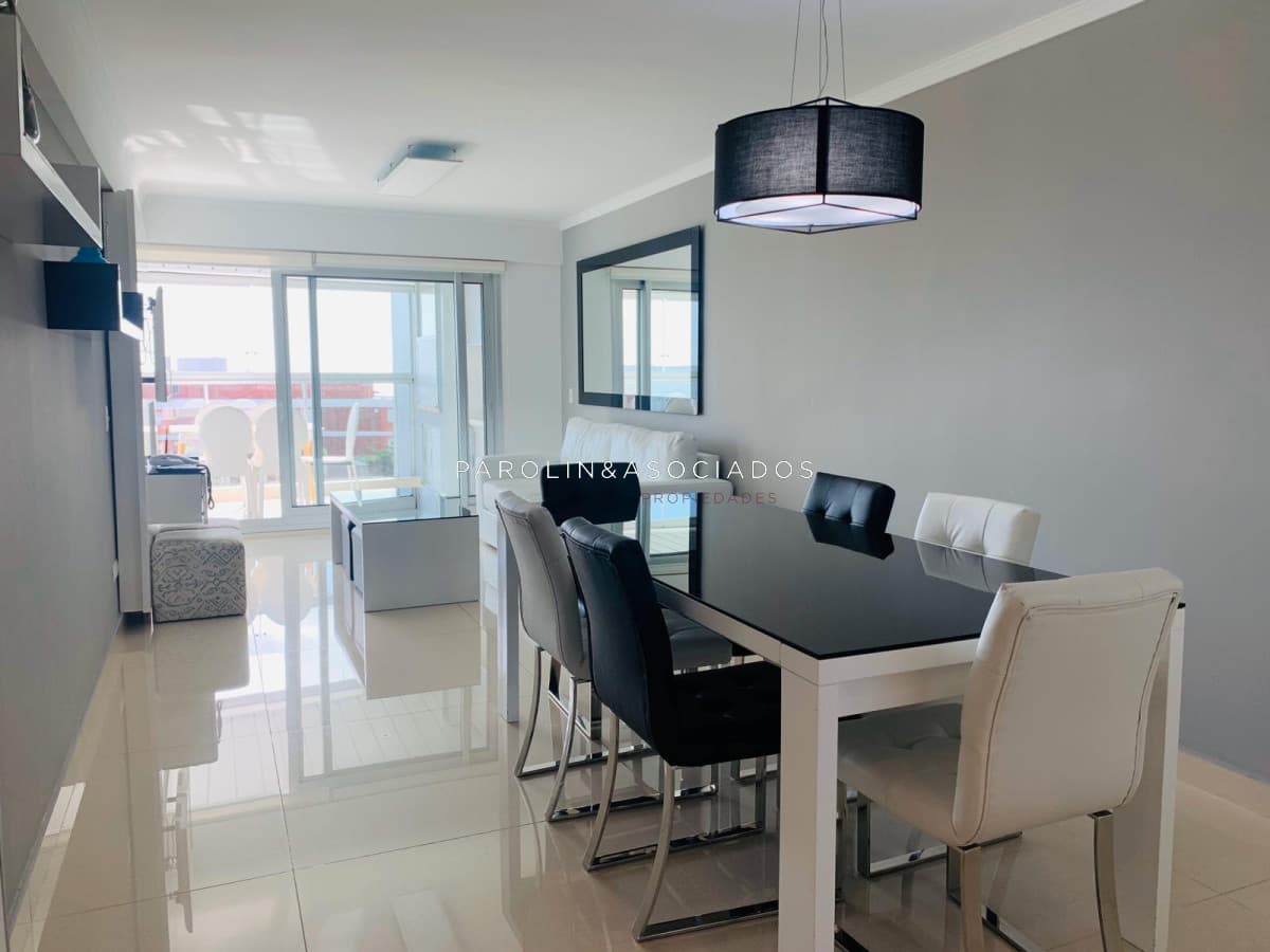 Apartamento en venta de 2 dormitorios en Miami Boulevard, Punta del Este.