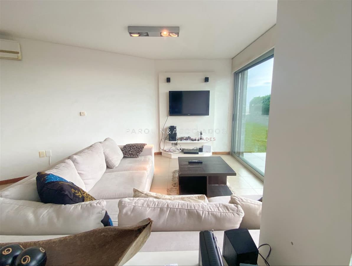 Hermoso apartamento en venta de 3 dormitorios en venta en Punta del Este.