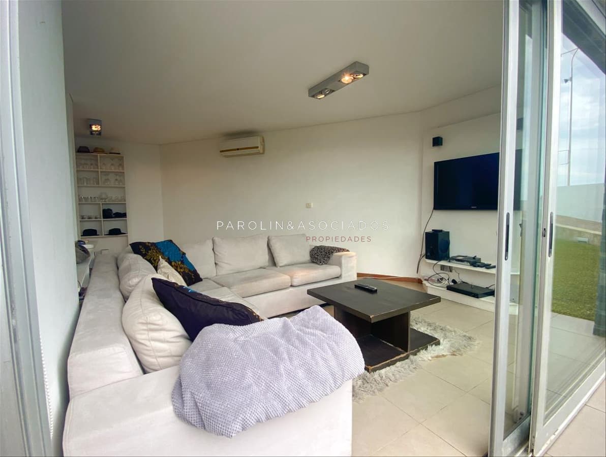 Hermoso apartamento en venta de 3 dormitorios en venta en Punta del Este.