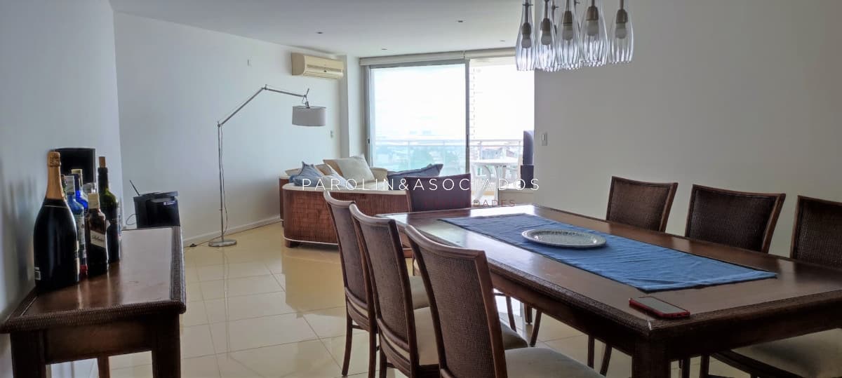 Apartamento en venta de 3 dormitorios en Sol y Luna, Punta del Este.