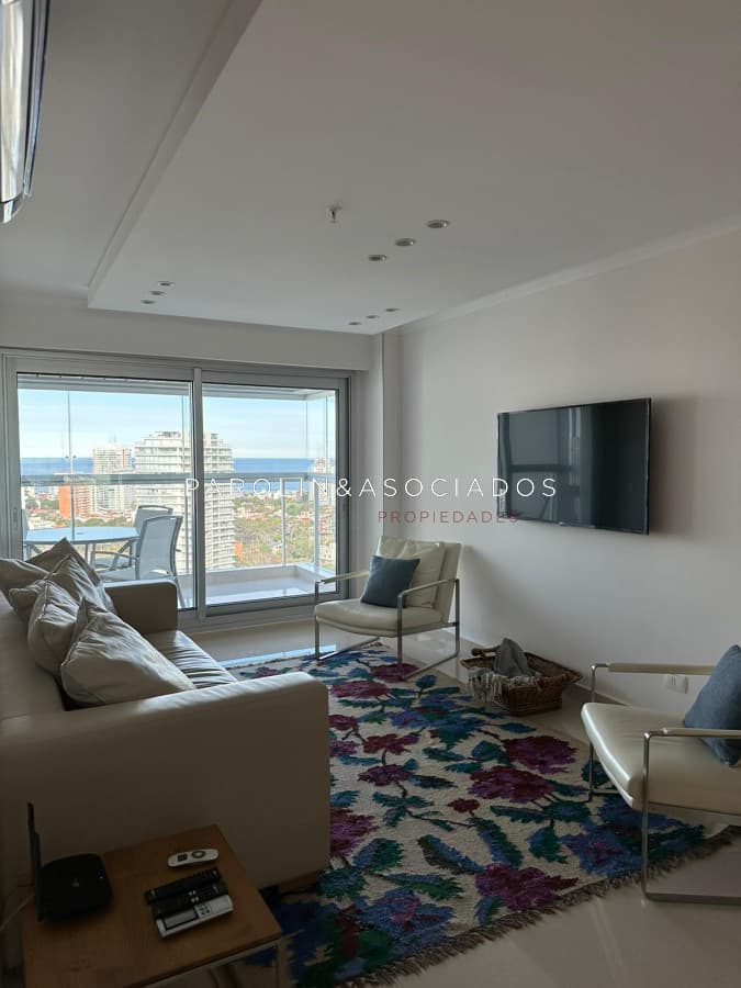 Apartamento en venta en edificio Miami Boulevard, playa Mansa Punta del Este.