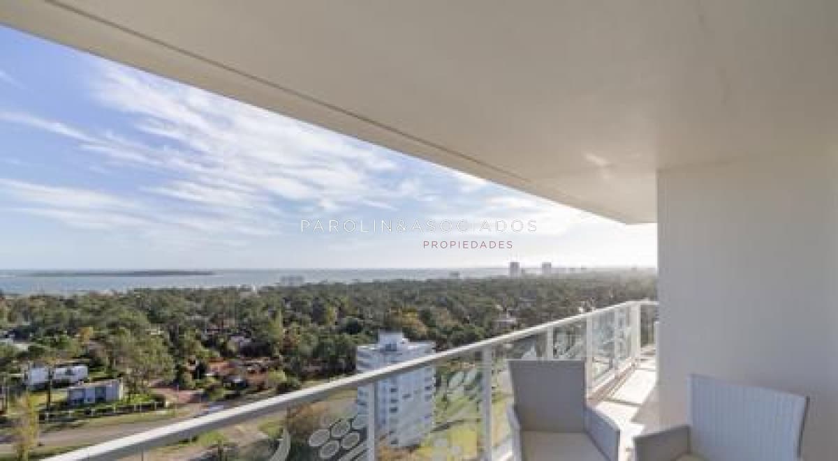 Hermoso apartamento en venta en piso alto en torre Yoo, Punta del Este.