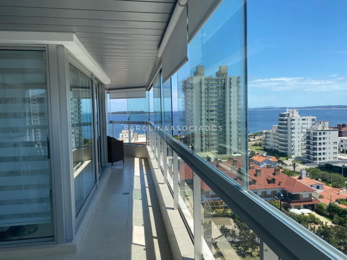 Apartamento en venta de 3 dormitorios en Art Bulevar, Punta del Este.