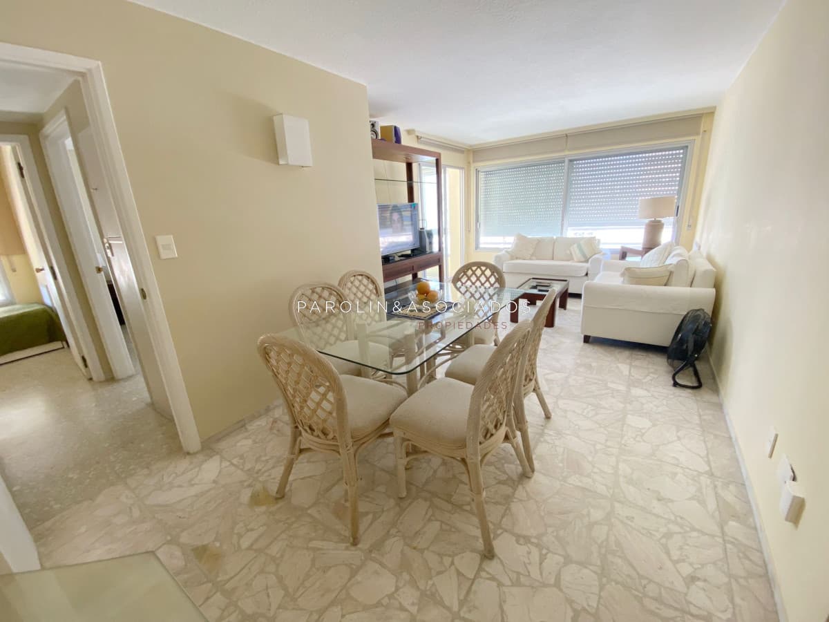 Apartamento en venta de 2 dormitorios en Península de Punta del Este.