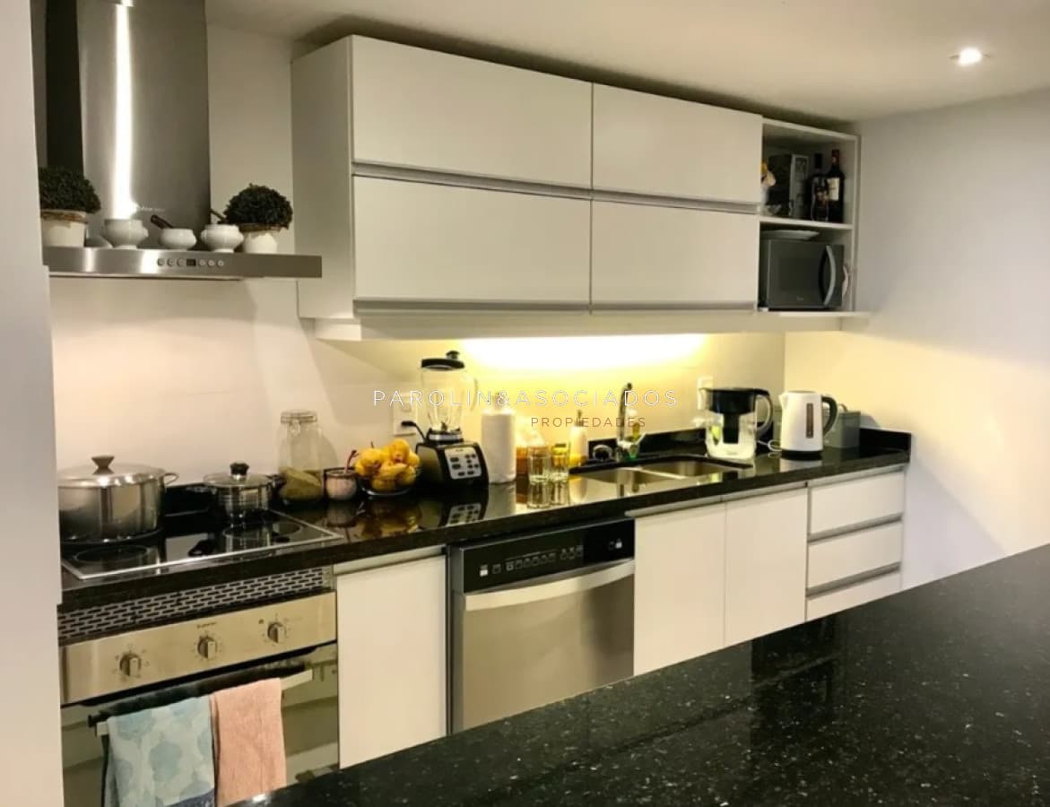 Apartamento en venta de 2 dormitorios en Torre Esmeralda, Punta del Este.