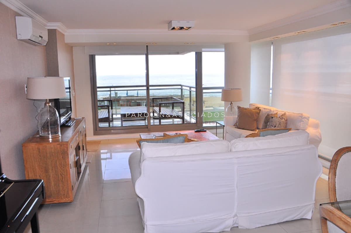Departamento en venta en Torre Imperiale de 3 Dormitorios, Playa Brava Punta del Este