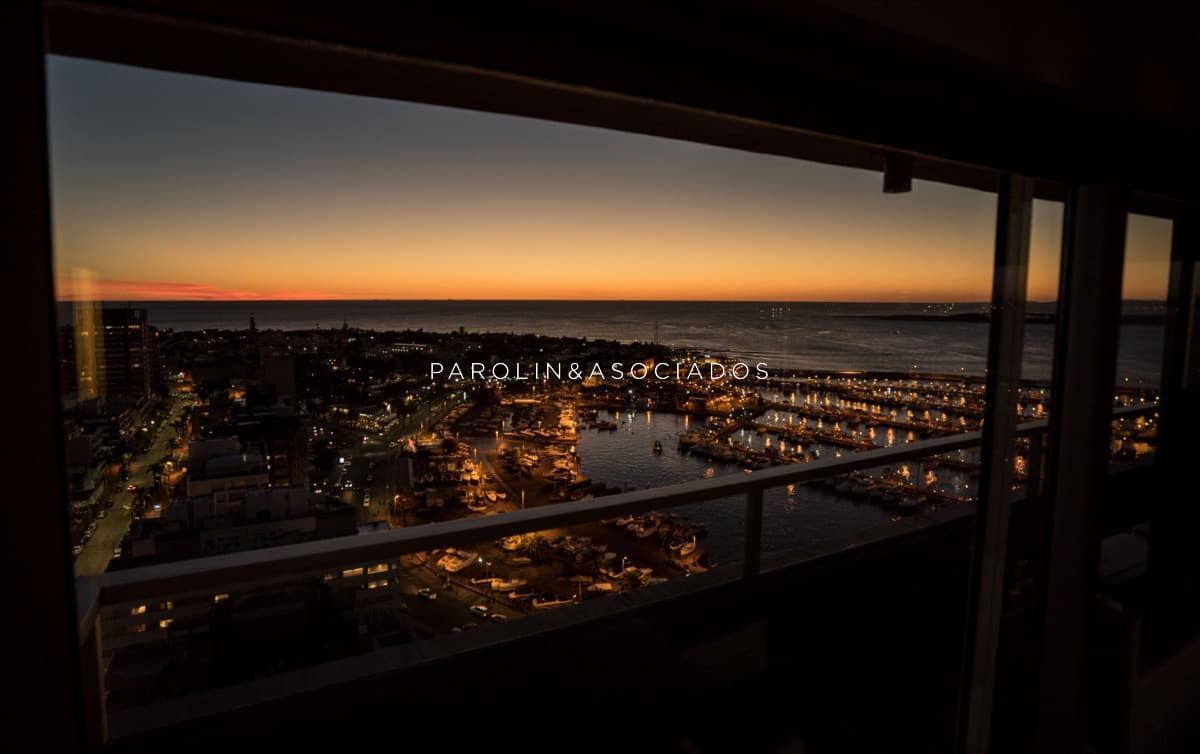 Penthouse en Edificio Monarca con vista al Puerto