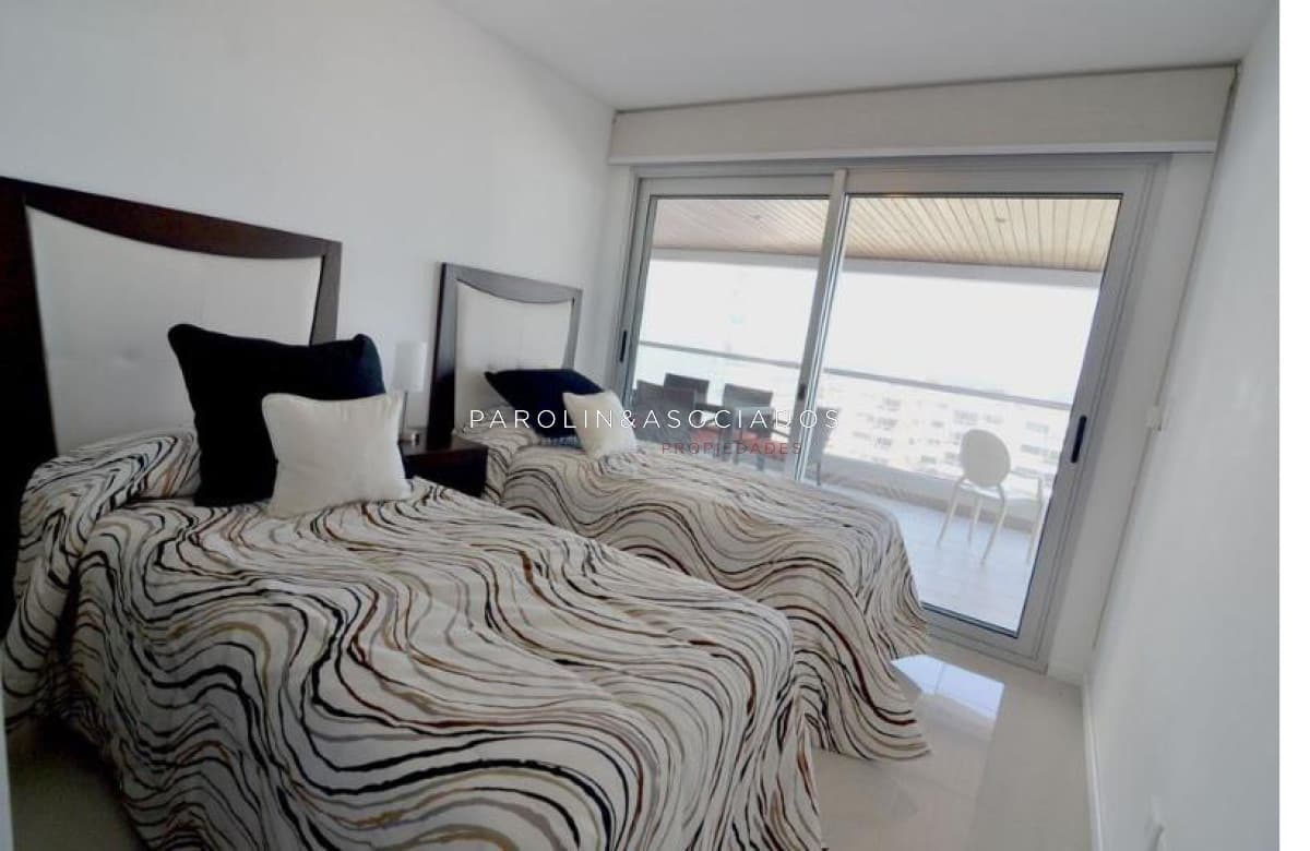 Apartamento en venta con vista al mar en Icon Brava Tower, Punta del Este.