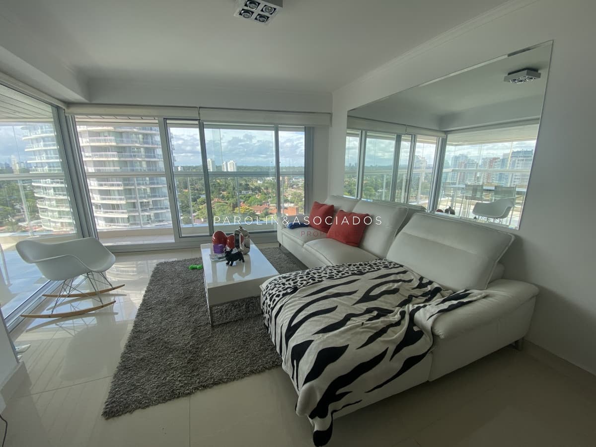 Apartamento en venta de 2 dormitorios en Miami Boulevard, Punta del Este.