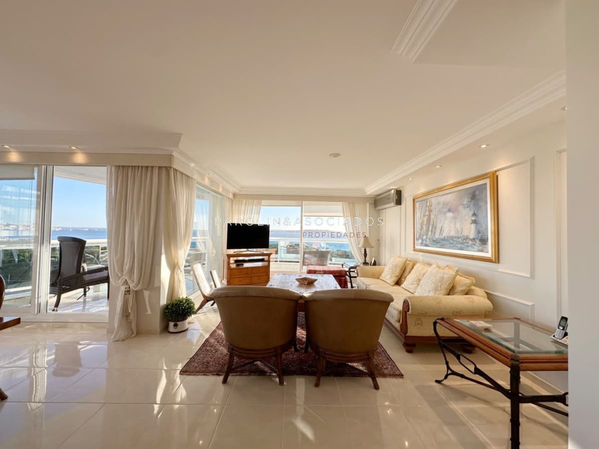 Departamento en Venta de 3 Dormitorios en Millenium Tower, Playa Mansa Punta del Este