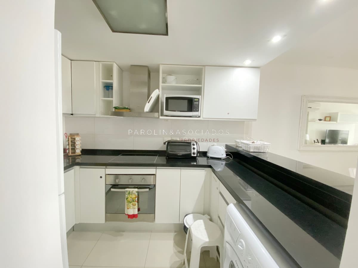 Apartamento en venta de 2 dormitorios en Wind Tower, Punta del Este.