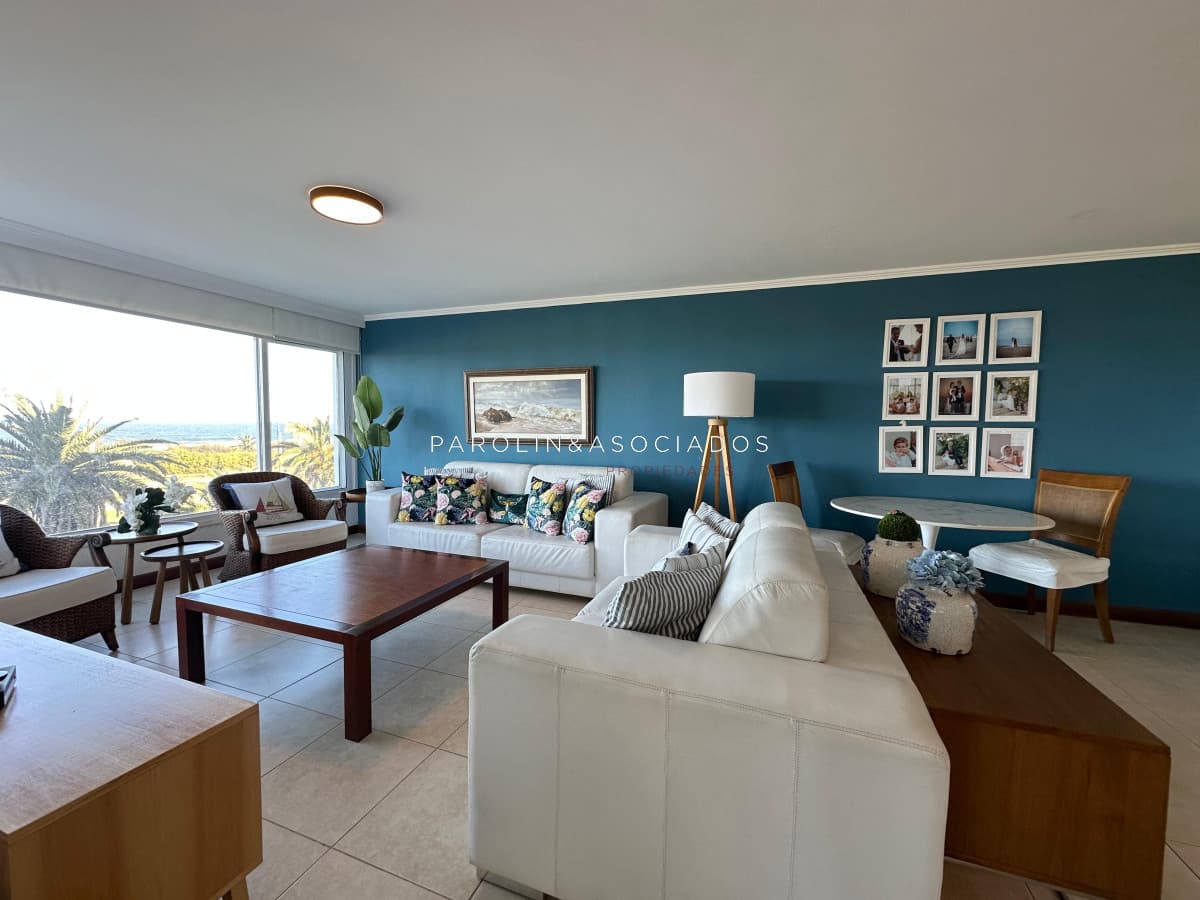 OPORTUNIDAD  de 4 Suites en Playa Brava, Punta del Este.