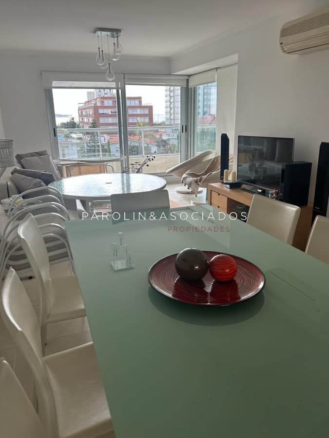 Apartamento en venta de 2 dormitorios en Art Boulevard, Punta del Este.