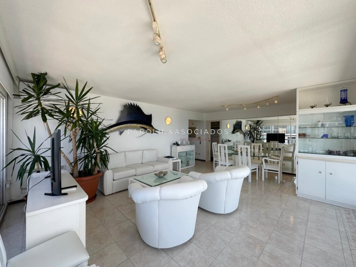 Departamento en venta de 3 Dormitorios en Torre Plaza, Punta del Este