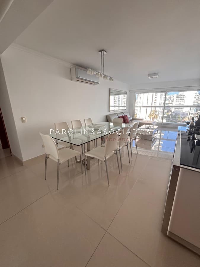 Apartamento de 2 dormitorios en Miami Boulevard, Punta del Este.