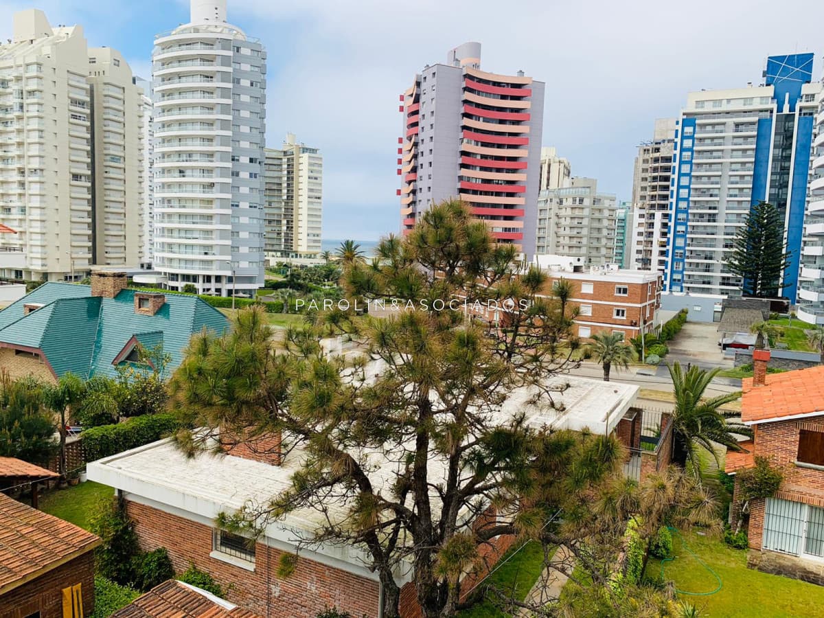 Venta de apartamento en inmejorable zona en Punta del Este.