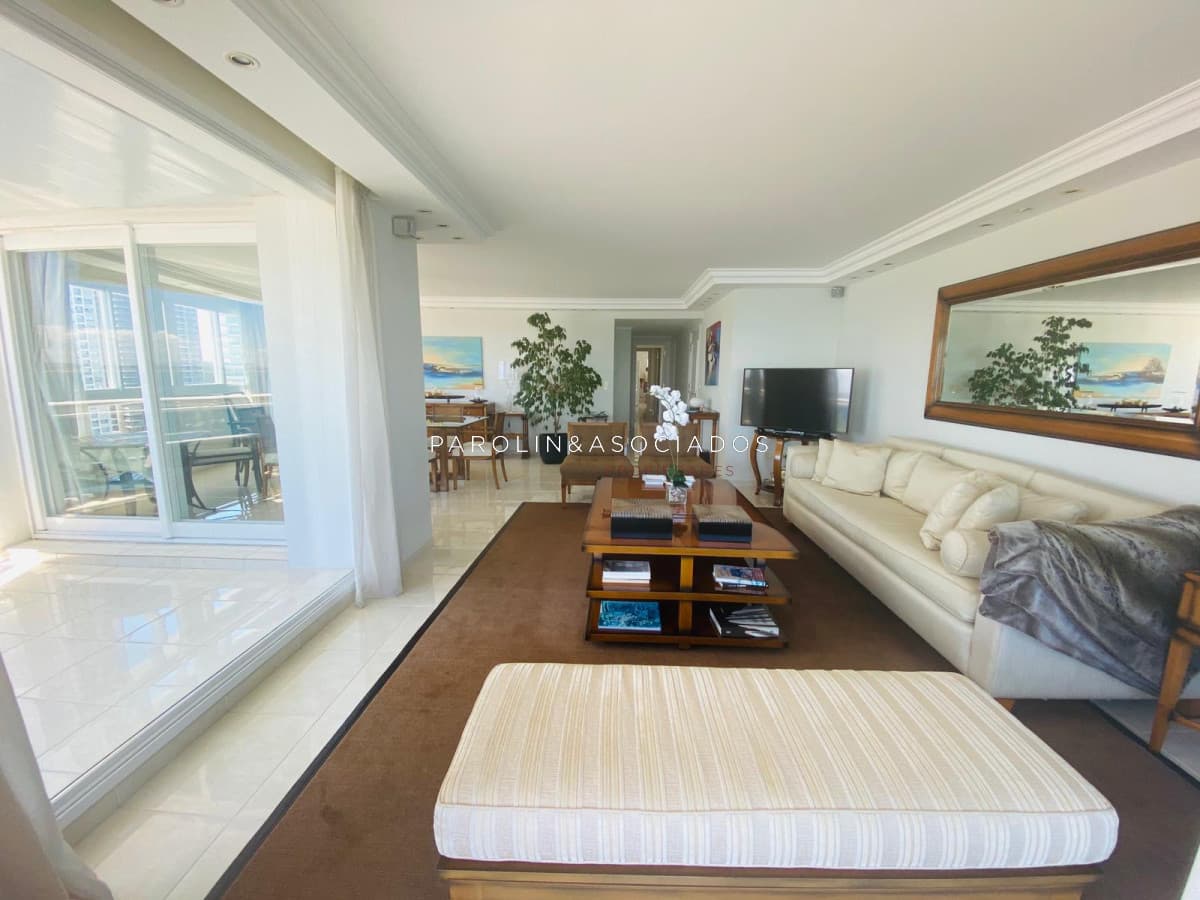Apartamento en venta de 3 dormitorios en Millenium Tower, Punta del Este.