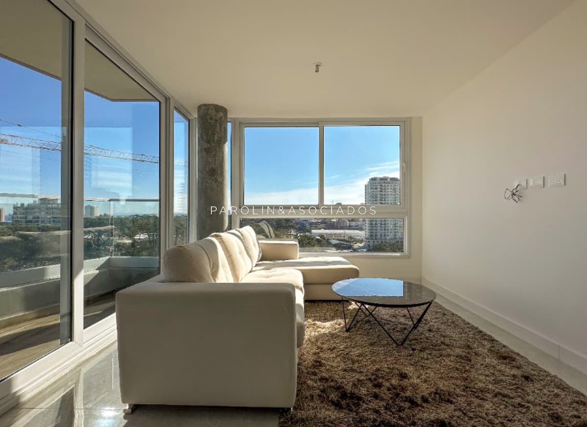 Departamento en Venta de 3 Dormitorios en edificio View ll, Punta del Este